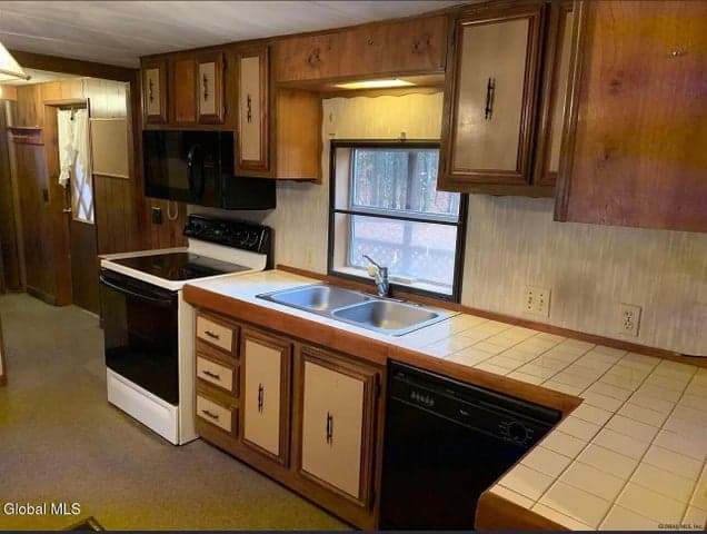 13 Circle Drive, Corinth, NY, photo 3