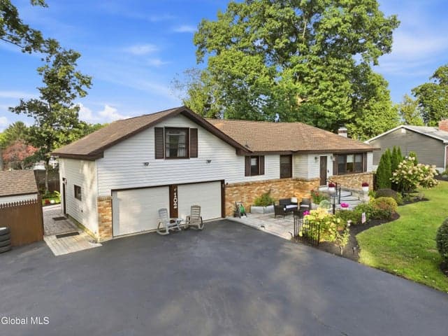 102 Greenleaf Drive, Latham, NY, photo 1