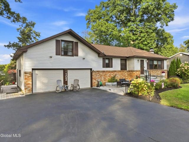 102 Greenleaf Drive, Latham, NY, photo 2