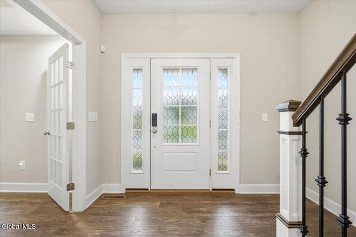 7 Cragmoor Lane, Colonie, NY, photo 3