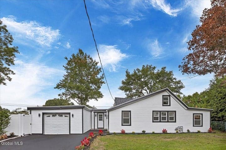 5 Marquette Avenue, Latham, NY, photo 2