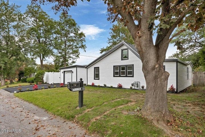 5 Marquette Avenue, Latham, NY, photo 1