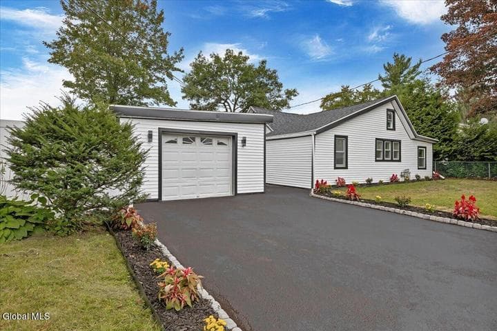 5 Marquette Avenue, Latham, NY, photo 3