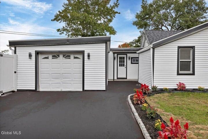 5 Marquette Avenue, Latham, NY, photo 4