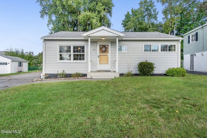 37 Jones Drive, Colonie, NY, photo 2