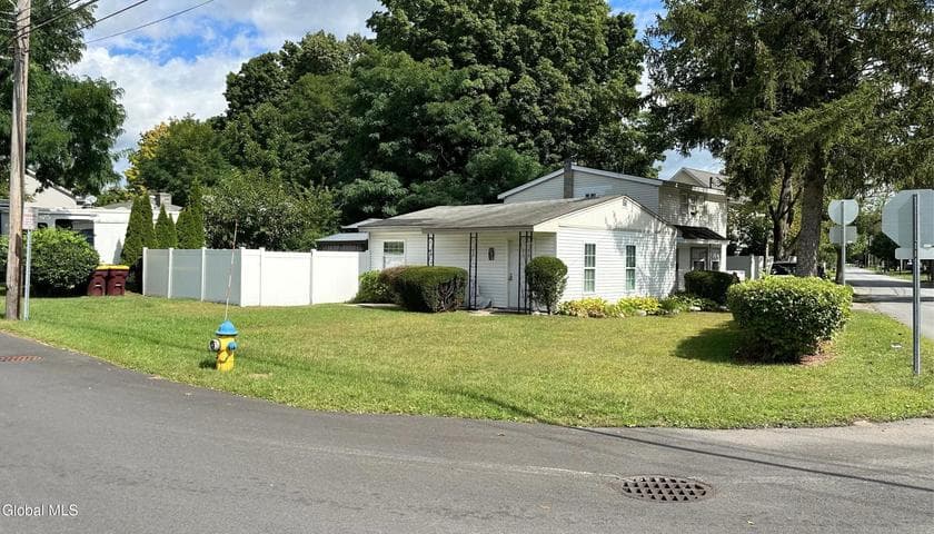 136 Jefferson Street, Saratoga Springs, NY, photo 3