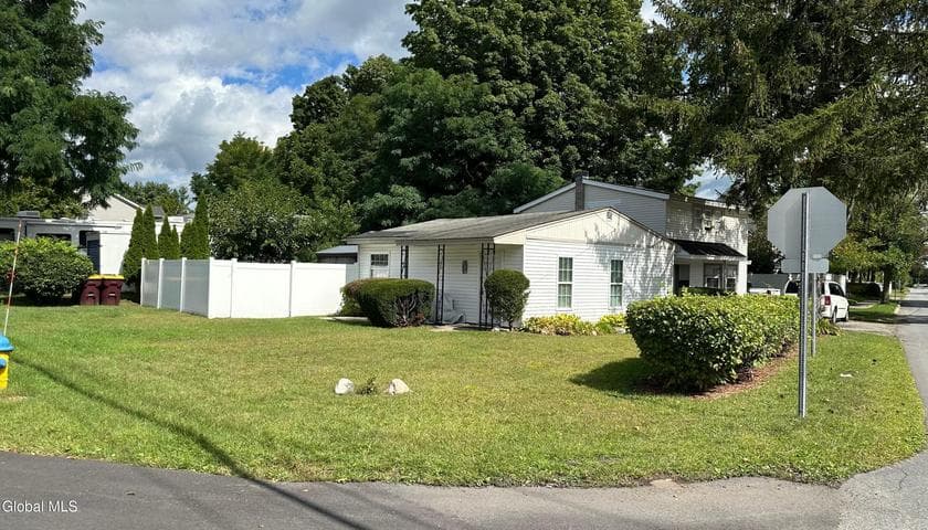 136 Jefferson Street, Saratoga Springs, NY, photo 5