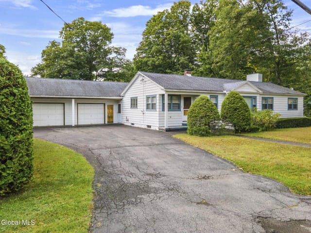 9 Pettis Street, Lake George, NY, photo 2