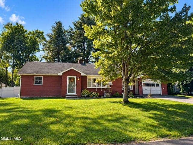 16 Carolyn Lane, Glenville, NY, photo 1