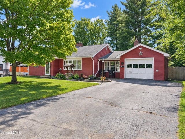 16 Carolyn Lane, Glenville, NY, photo 2