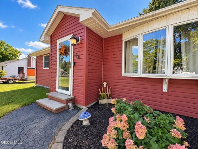 16 Carolyn Lane, Glenville, NY, photo 3