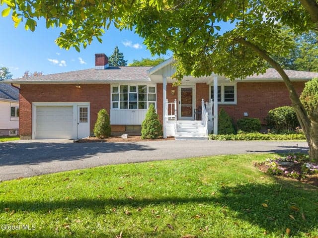 23 Nutwood Avenue, Colonie, NY, photo 1