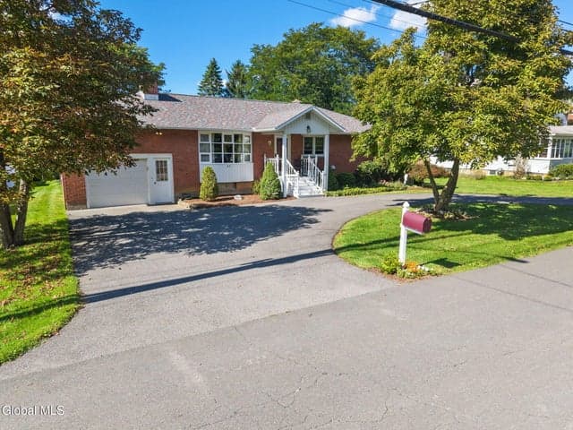 23 Nutwood Avenue, Colonie, NY, photo 2