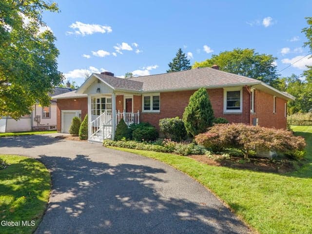 23 Nutwood Avenue, Colonie, NY, photo 3