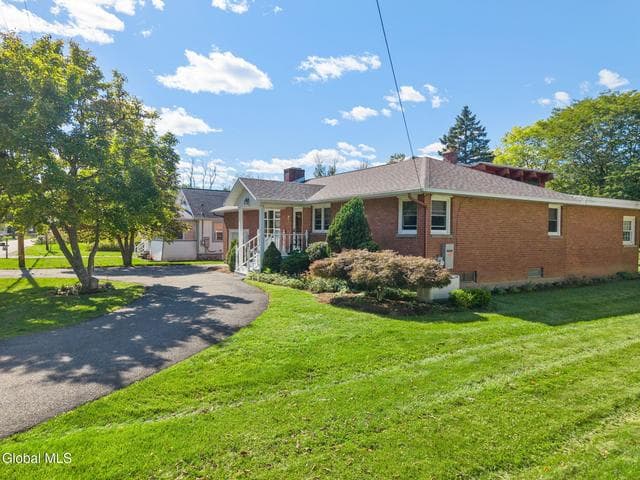 23 Nutwood Avenue, Colonie, NY, photo 4