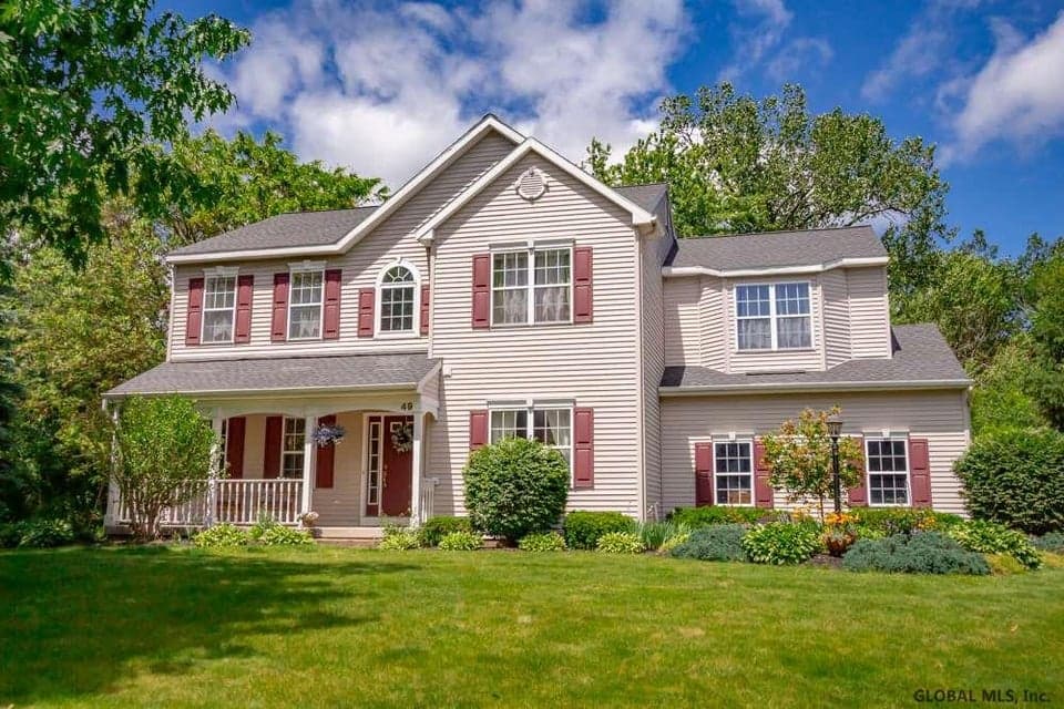 49 REDFIELD Park, Clifton Park, NY 12065
