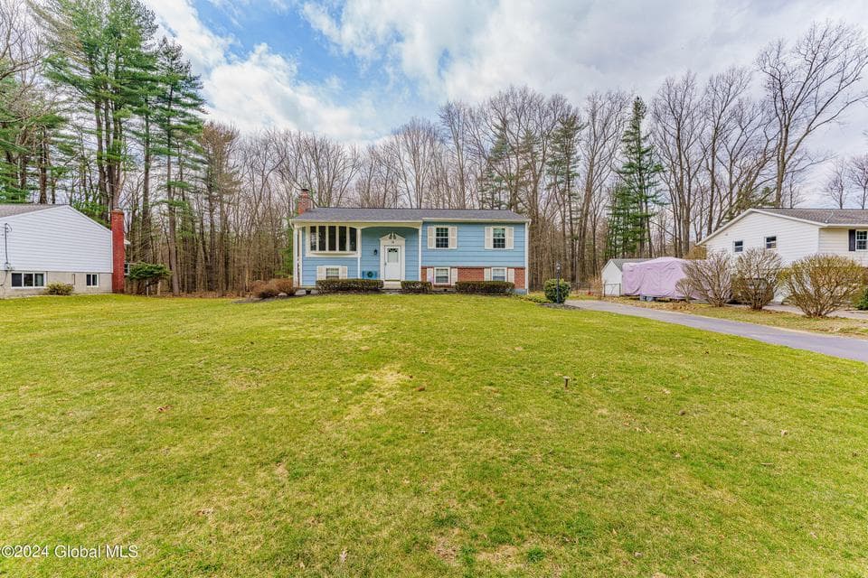 14 Tulip Terrace, Clifton Park, NY 12065